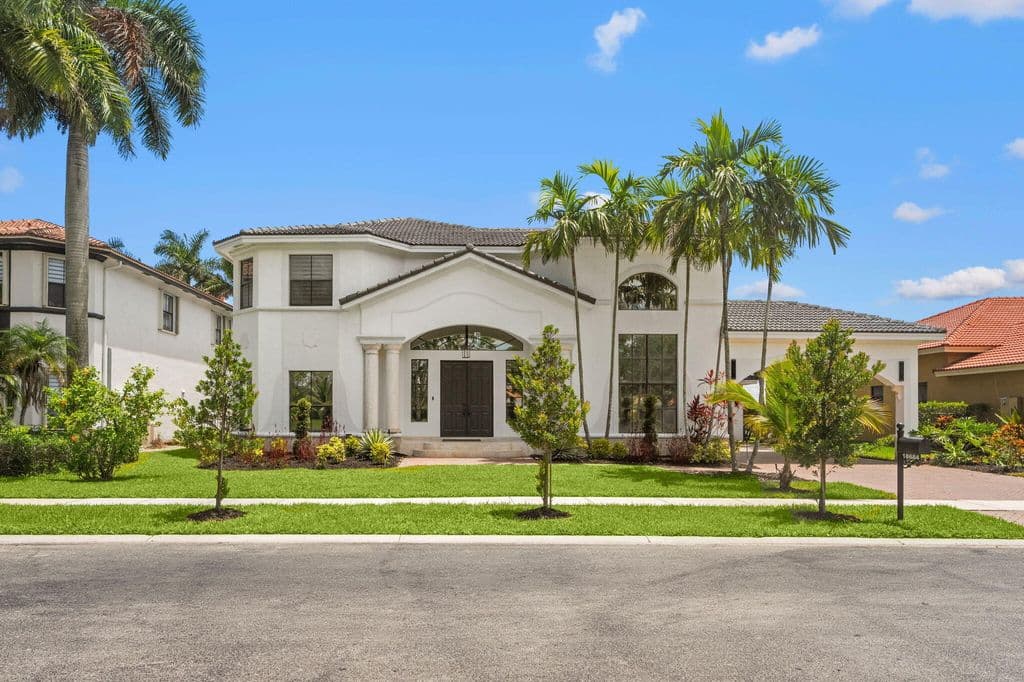 5-bedroom Single-Family Home — 18684 SW 17th Court