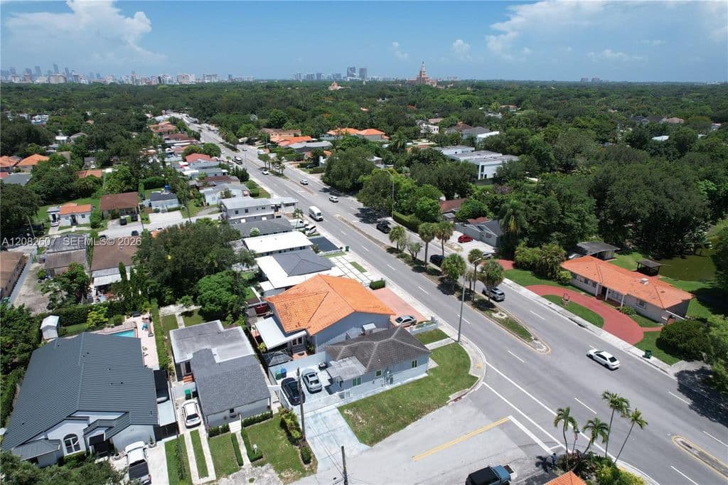 1+1 Müstakil ev — 5941 Coral Way