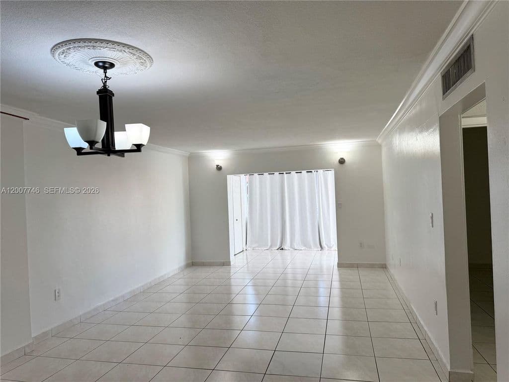 2-bedroom Condo — 1850 W 56th St APT 2404