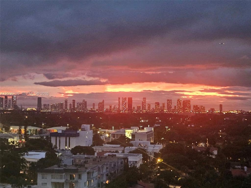 2-bedroom Condo — 2555 Collins Ave APT 1508
