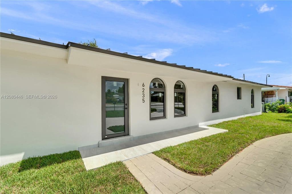 4+1 Müstakil ev — 6235 SW 24th St