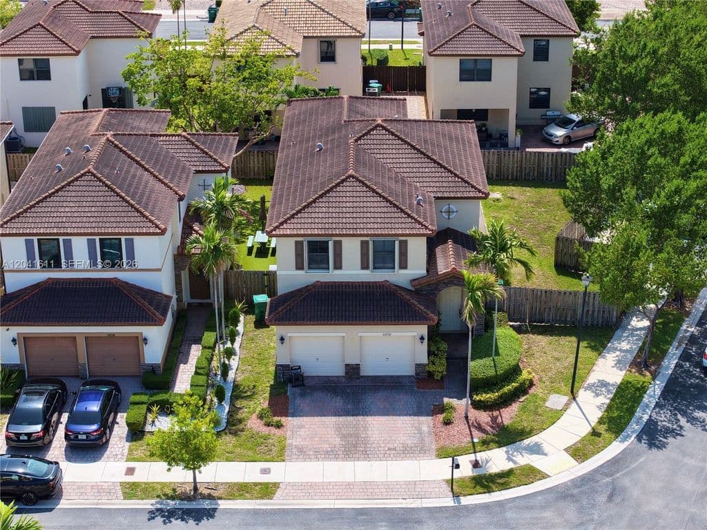 5-bedroom Single-Family Home — 22732 SW 92nd Pl