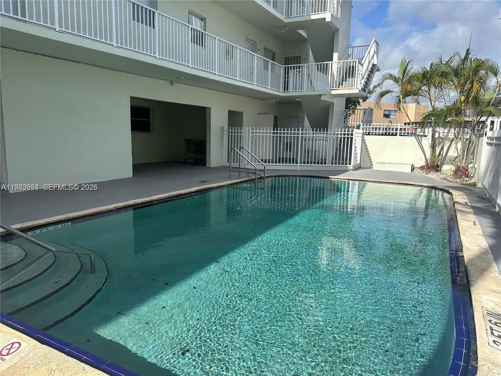 1-bedroom Condo — 12890 NE 8th Ave APT 101