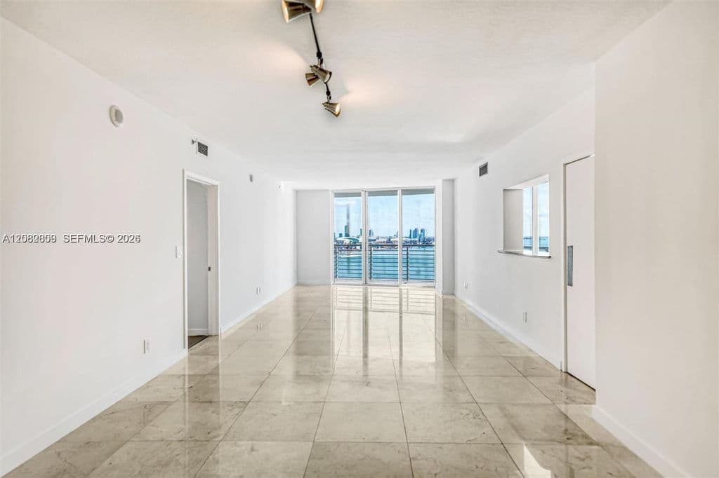 3+1 Condo — 325 Biscayne Blvd #1923