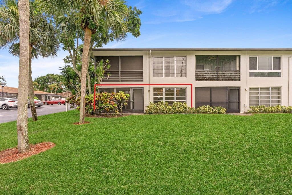 2+1 Condo — 5635 QUEEN PALM Court #D