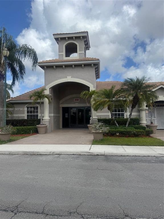 3+1 Condo — 5065 Wiles Rd APT 103