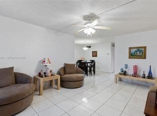 1-bedroom Condo — 165 NE 203rd Ter #C-20, Miami, 33179