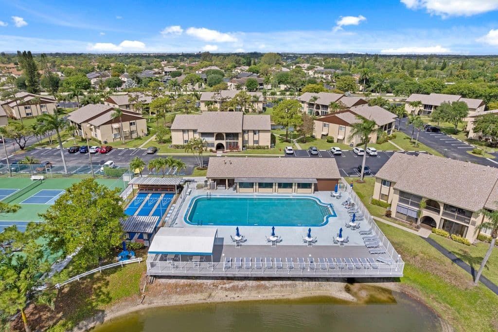 2-bedroom Condo — 337 Pine Ridge Circle #D-2