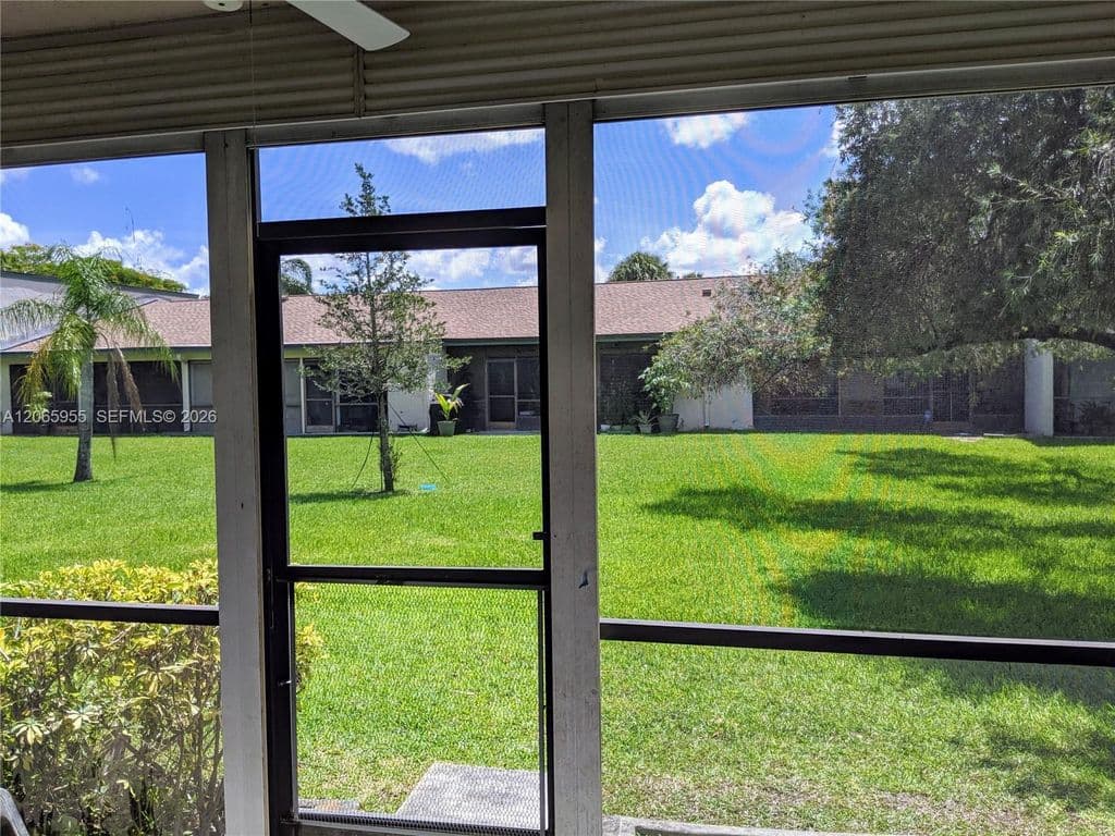 3+1 Condo — 460 Lakeview Dr APT 4