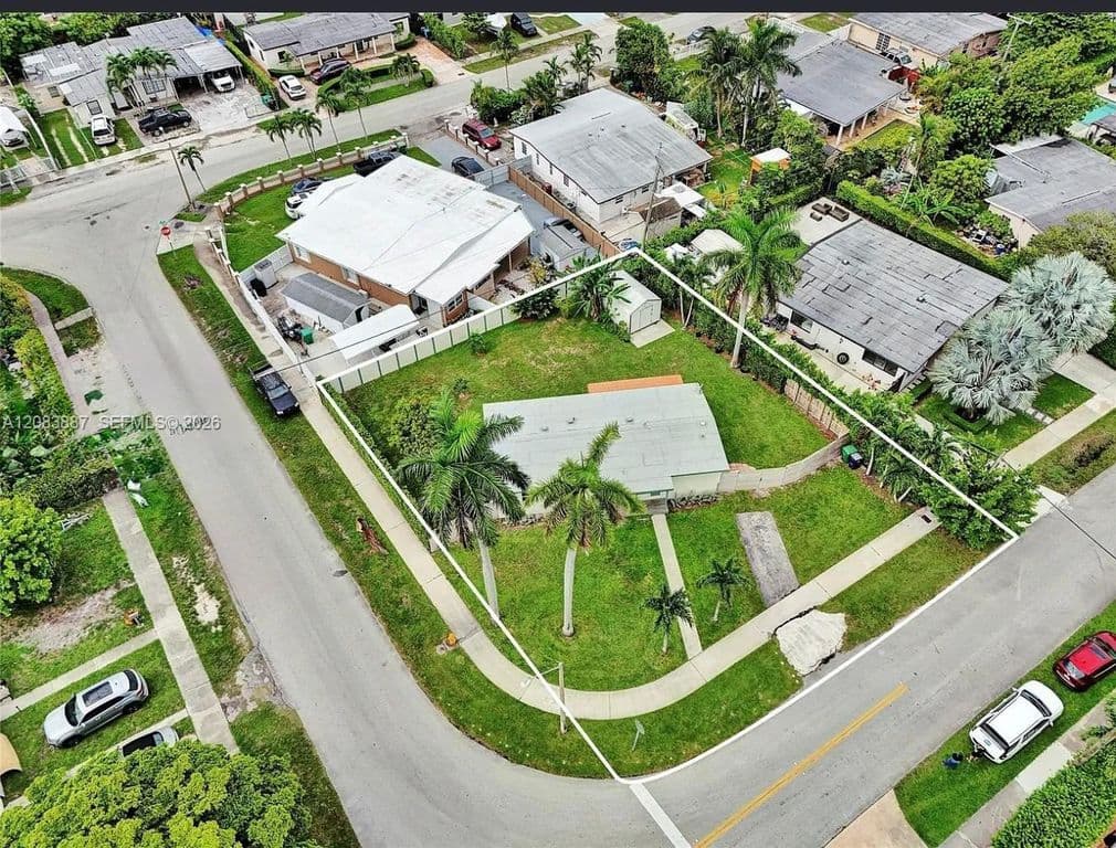 4+1 Müstakil ev — 11250 SW 46th St