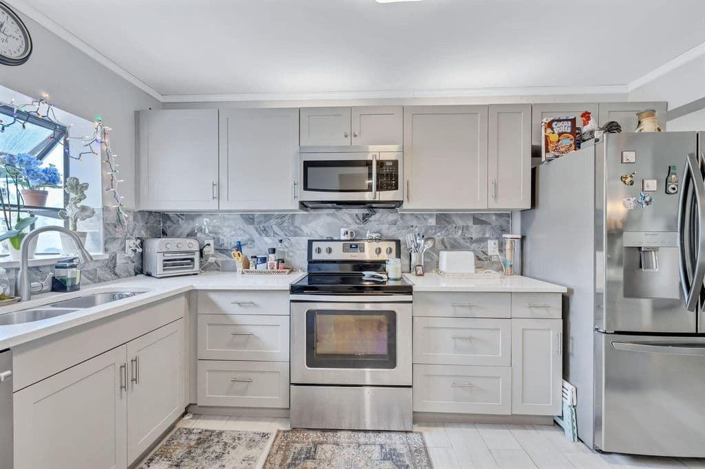 2+1 Condo — 305 CONGRESSIONAL Way