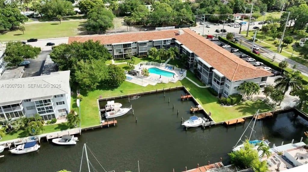 2+1 Condo — 900 SW 12th St APT 110