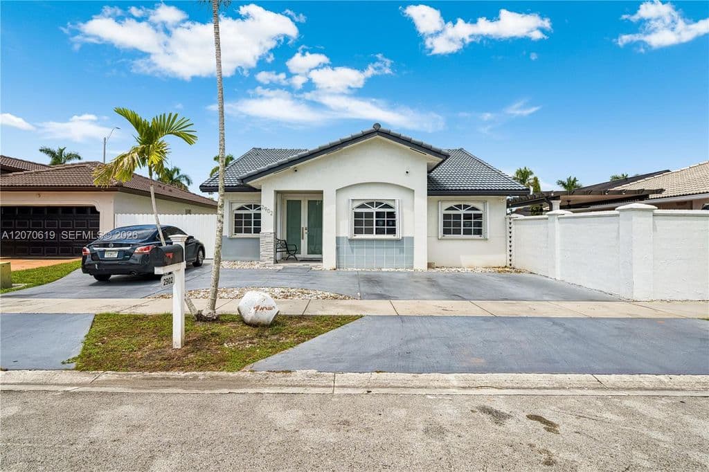 4+1 Müstakil ev — 2902 SW 136th Ct