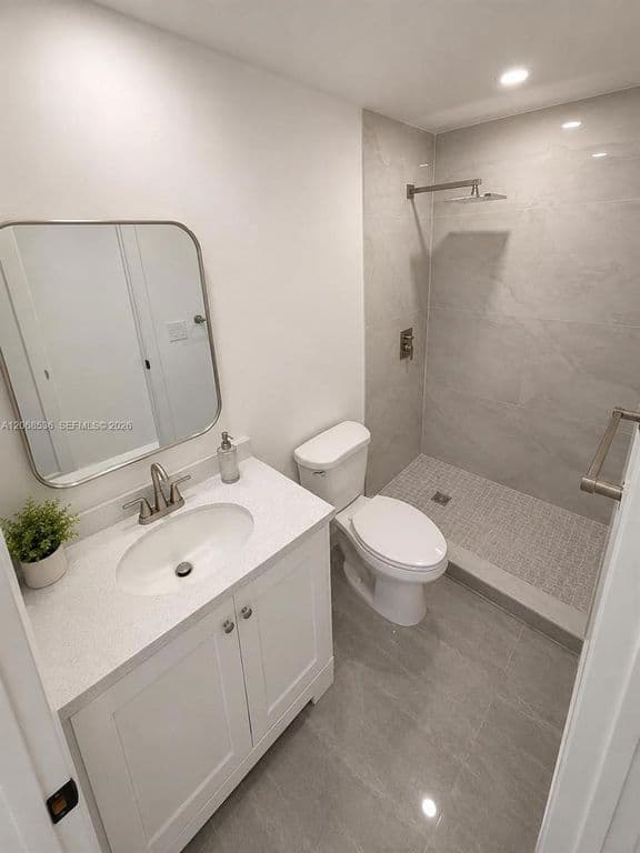 5+1 Müstakil ev — 607 NW 8th Ave