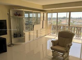 2-bedroom Condo — 800 NE 195th St APT 714, Miami, 33179