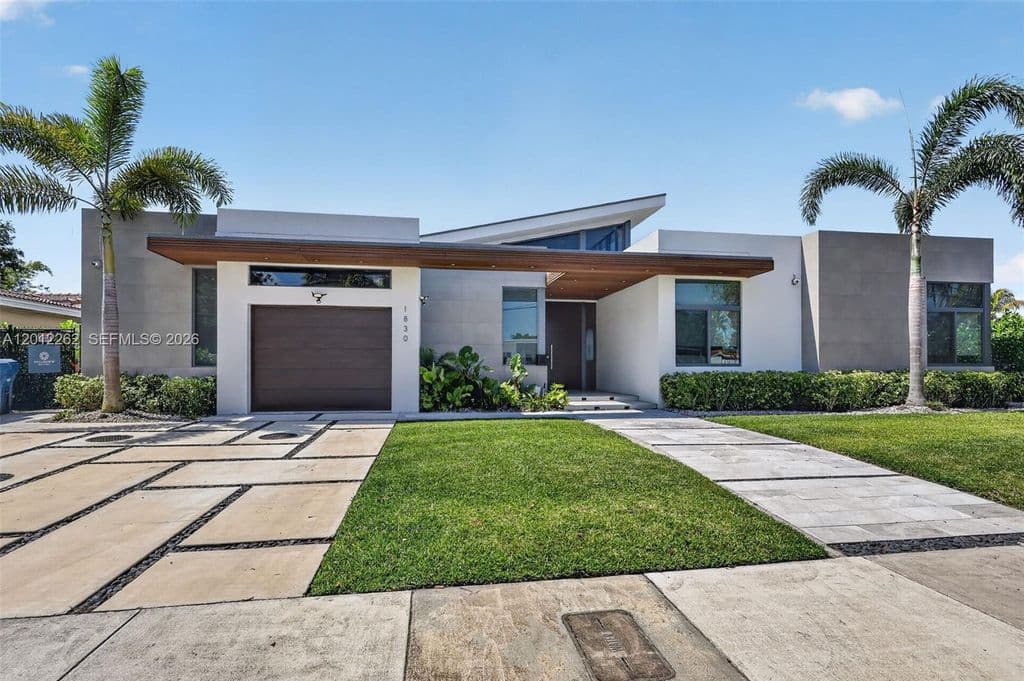 6+1 Müstakil ev — 1830 NE 193rd St