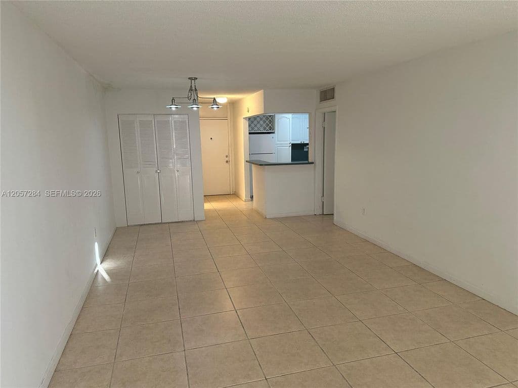 1-bedroom Condo — 12590 NE 16th Ave APT 509