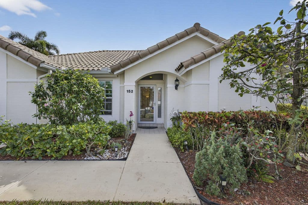 3+1 Müstakil ev — 152 Eagleton Court