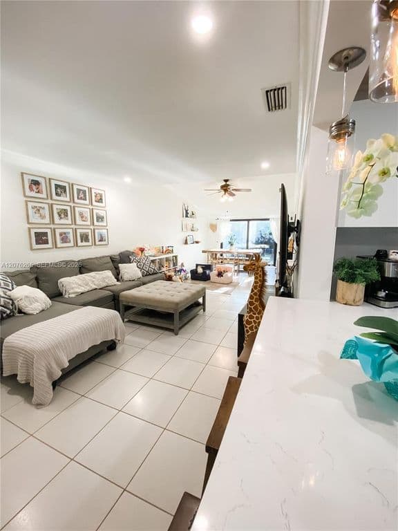 3+1 Mülk — 10050 SW 137th Ct