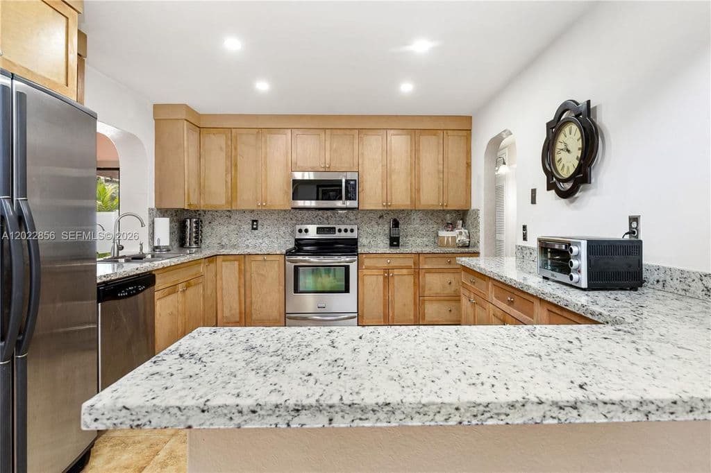4+1 Müstakil ev — 321 NW 96th Ave