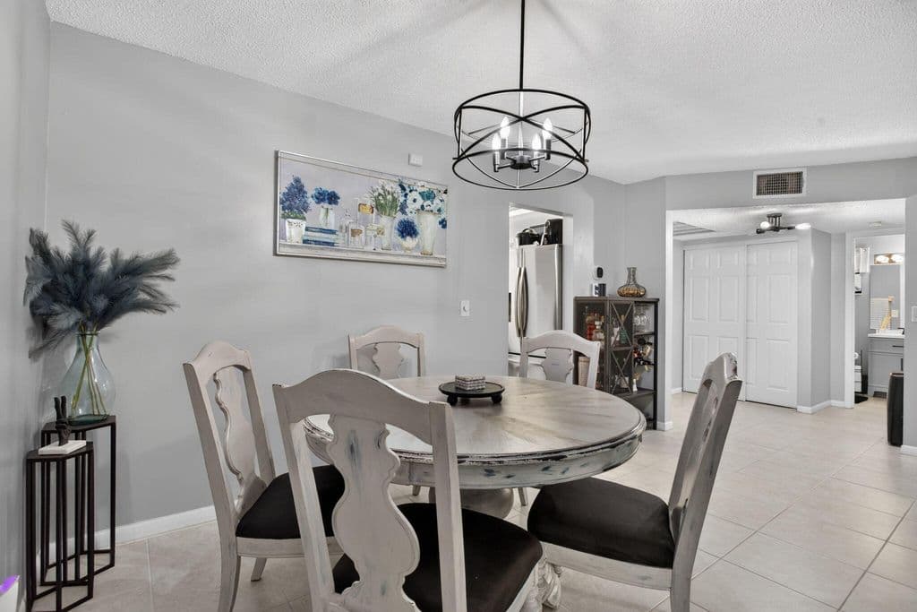 2-bedroom Condo — 3331 NW 47th Avenue #3242