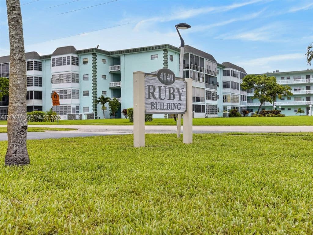 2-bedroom Condo — 4140 NW 44th Ave APT 408