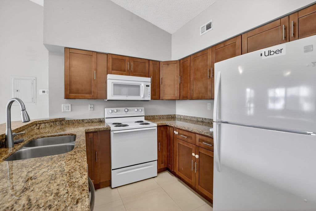 2-bedroom Condo — 2445 SW 18th Terrace #922