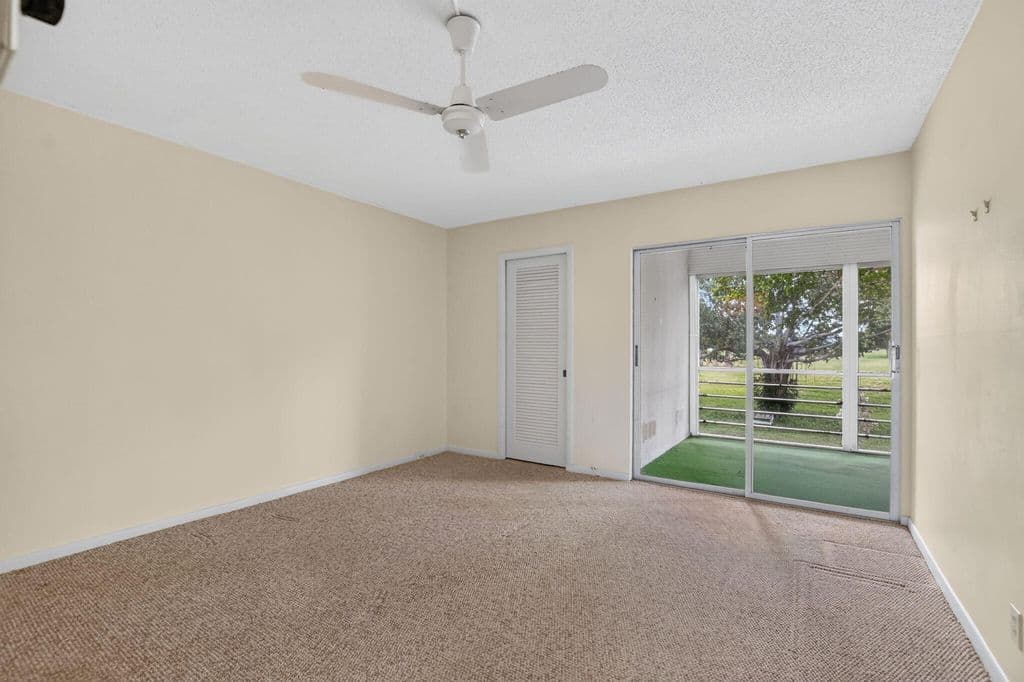 2-bedroom Condo — 2049 Ventnor O Crescent #2049