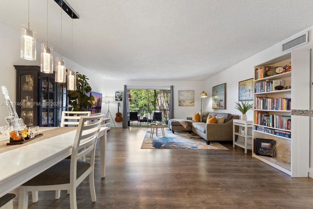 2-bedroom Condo — 10381 N Kendall Dr APT M8