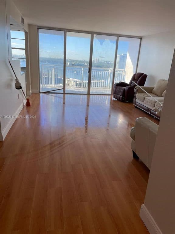 3-bedroom Condo — 18021 Biscayne Blvd APT 1701