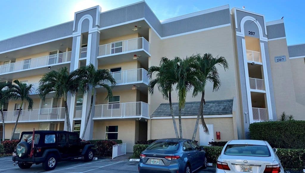 2-bedroom Condo — 10382 NW 24th Place #107