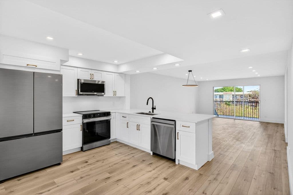 2-bedroom Condo — 14360 Strathmore Lane #406
