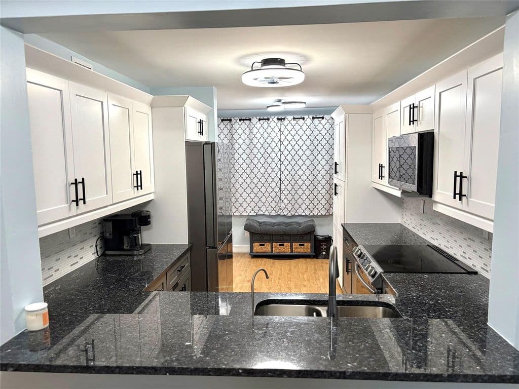 2+1 Condo — 7302 S Devon Drive #307