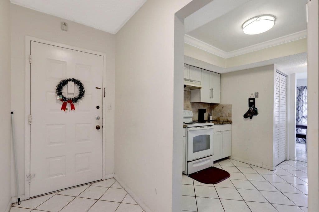 2+1 Condo — 5570 NW 44th Street #518a