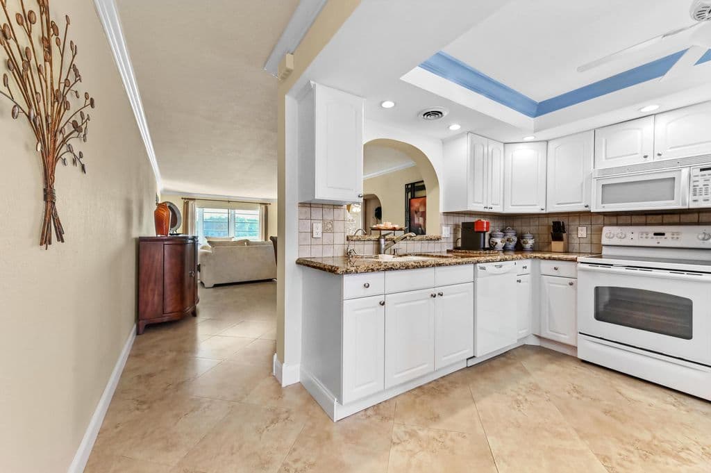 2-bedroom Condo — 3204 Portofino Pt #H2