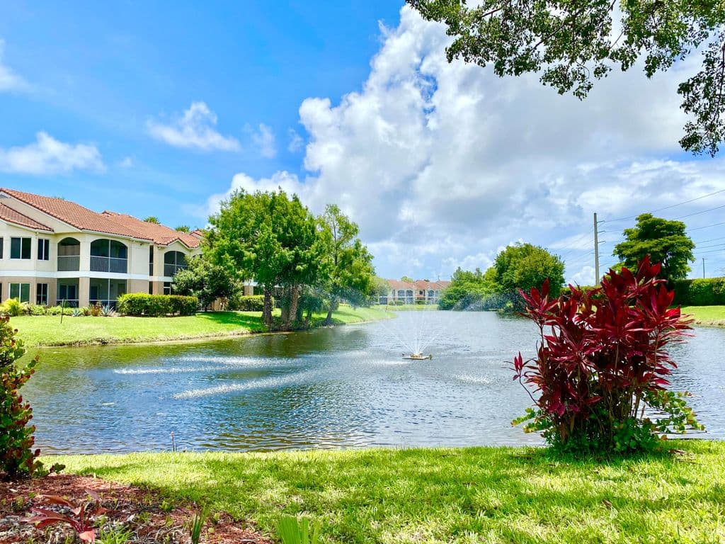 2+1 Condo — 815 W Boynton Beach Boulevard #16-201