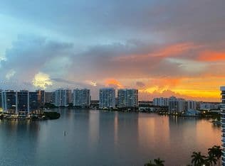 2+1 Condo — 19101 NE 36th Ct APT 1704, Aventura, 33180