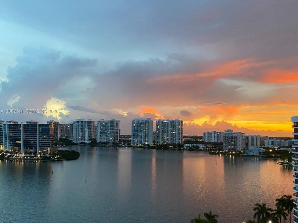2+1 Condo — 19101 NE 36th Ct APT 1704