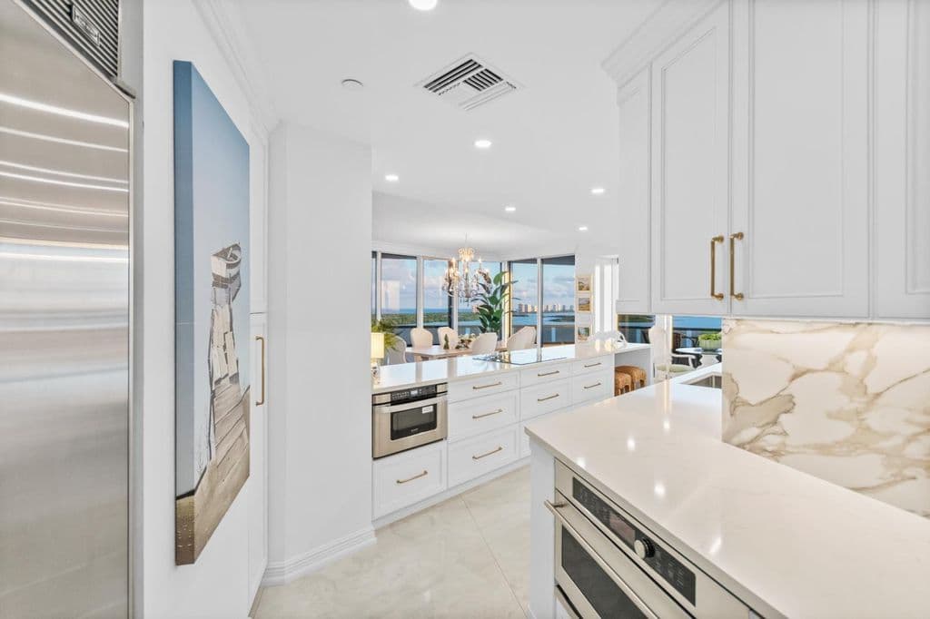 3-bedroom Condo — 100 Lakeshore Drive #1453
