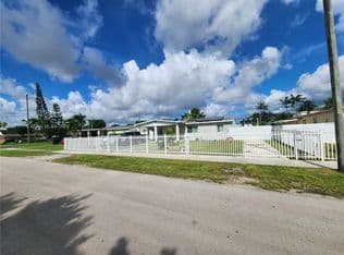 4+1 Müstakil ev — 1025 NE 13th Ave, Homestead, 33033