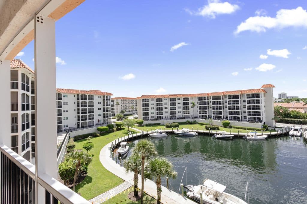 1+1 Condo — 2871 N Ocean Boulevard #V443