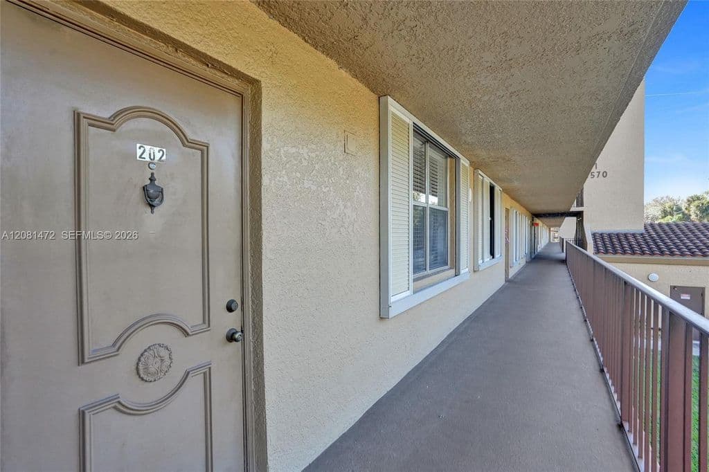 2-bedroom Condo — 4570 NW 18th Ave APT 202