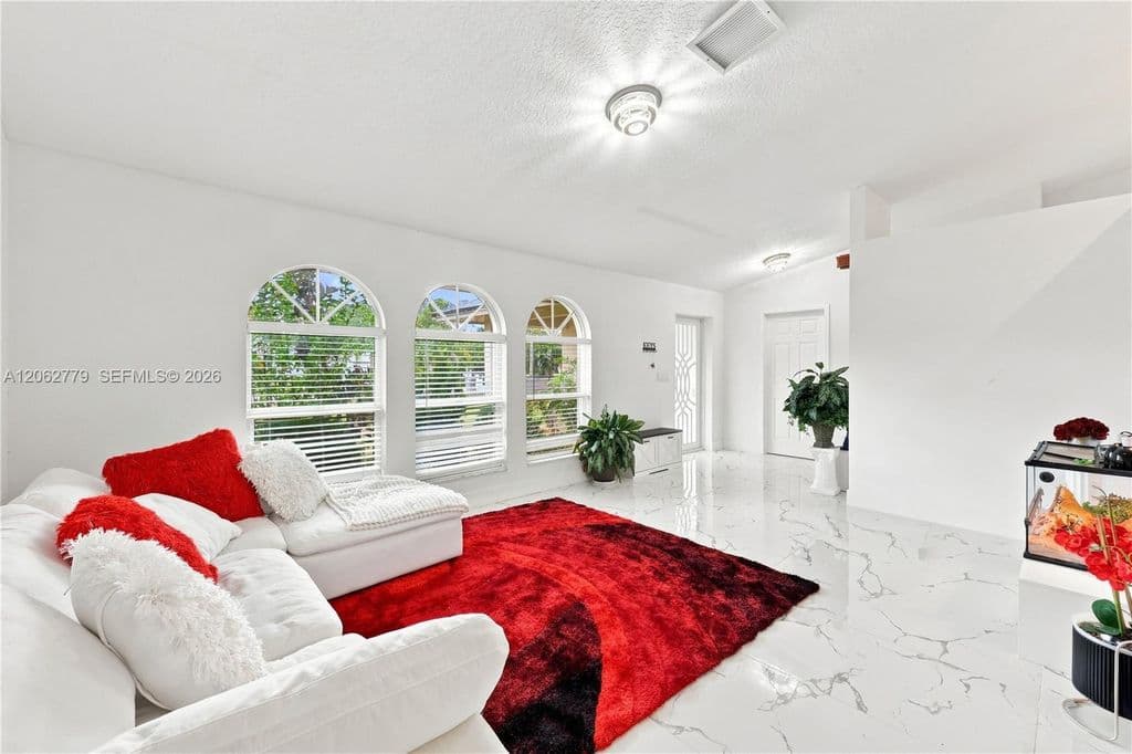 4-bedroom Single-Family Home — 12629 75th Ln N