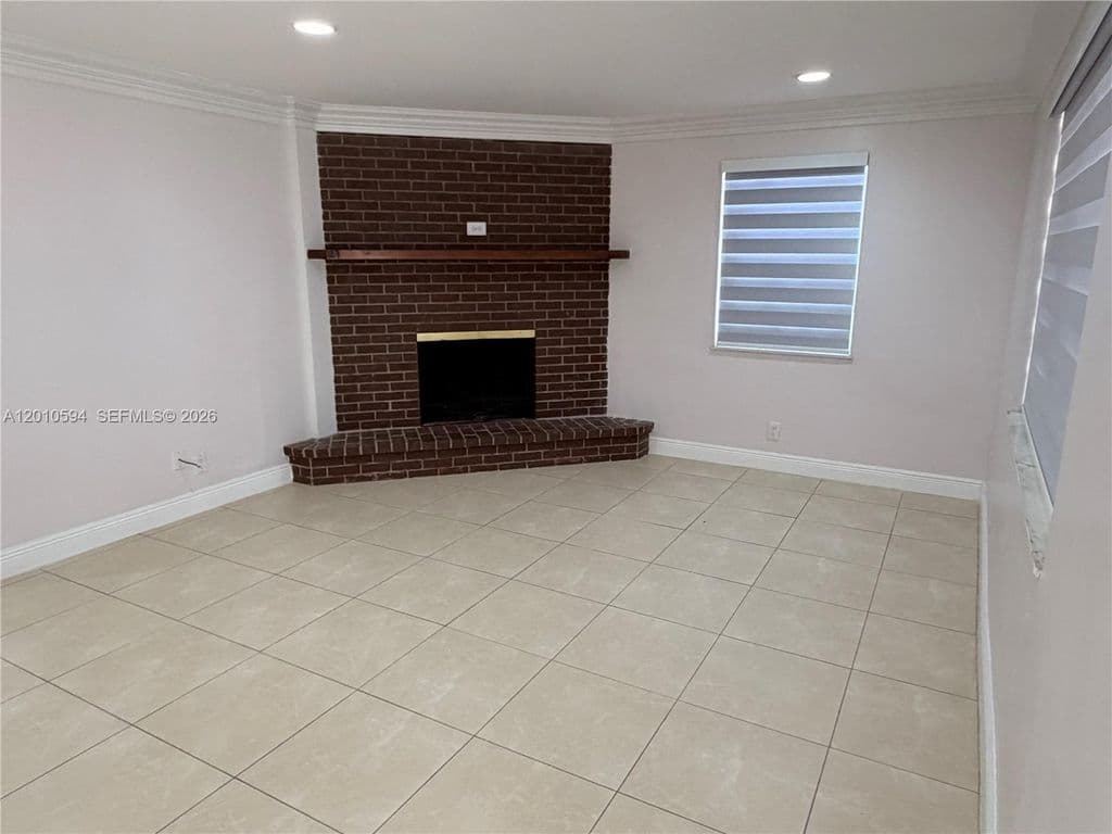 4+1 Müstakil ev — 3011 N 74th Ave
