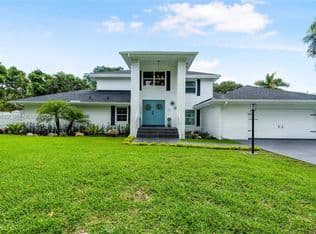 5+1 Müstakil ev — 14830 SW 149th St, Miami, 33196