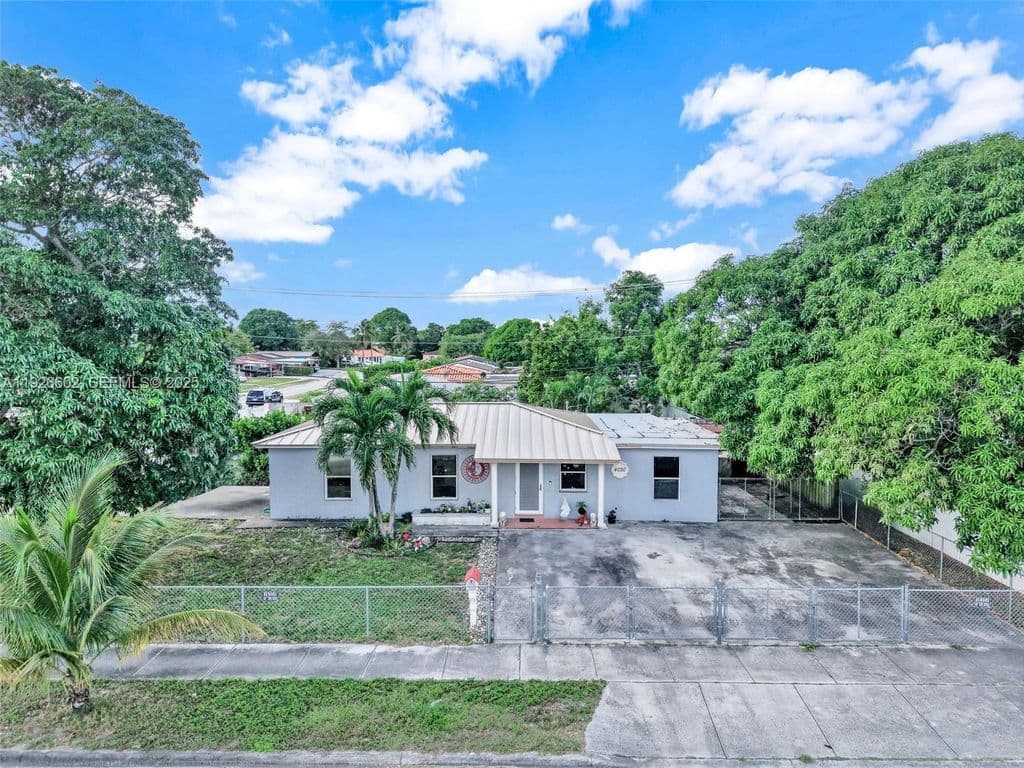 4+1 Müstakil ev — 4020 E 10th Ave