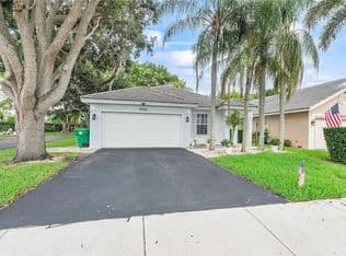 3+1 Müstakil ev — 9161 Lake Park Cir N, Davie, 33328