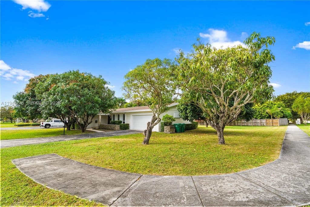 4+1 Müstakil ev — 15200 SW 84th Ave
