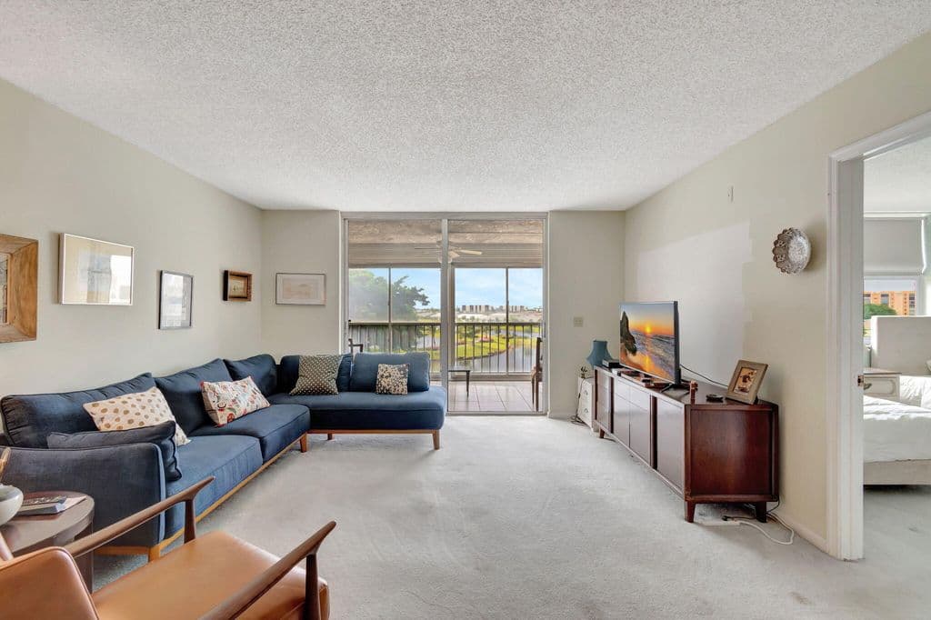 2+1 Condo — 14575 Bonaire Boulevard #402