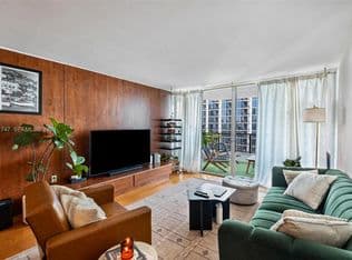 1+1 Condo — 555 NE 15th St APT 26F, Miami, 33132